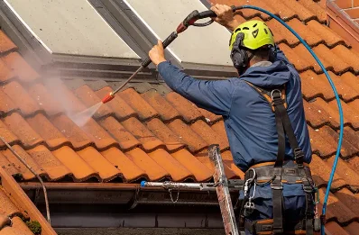 Démoussage et hydrofuge de toiture à Montirat